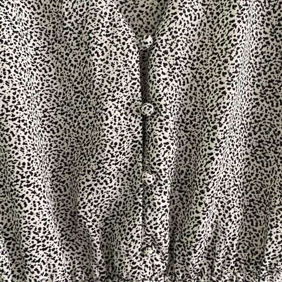 SIENNA Sky Blouse Women’s V-neck Black and White Pattern Small - Picture 3 of 4